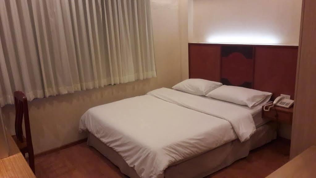 Suriwongse Hotel Bangkok Luaran gambar